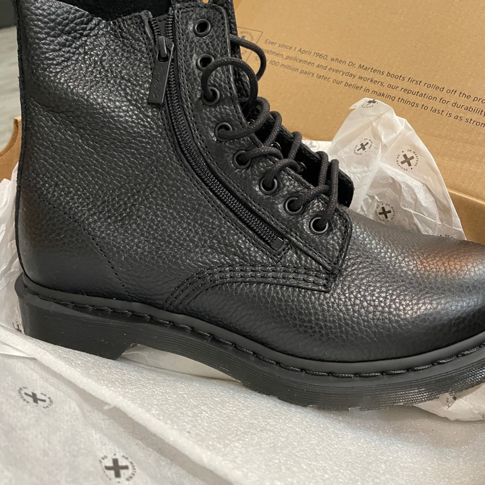 Women's Doc Marten's Pascal w/ Zip Size 10 NEW!